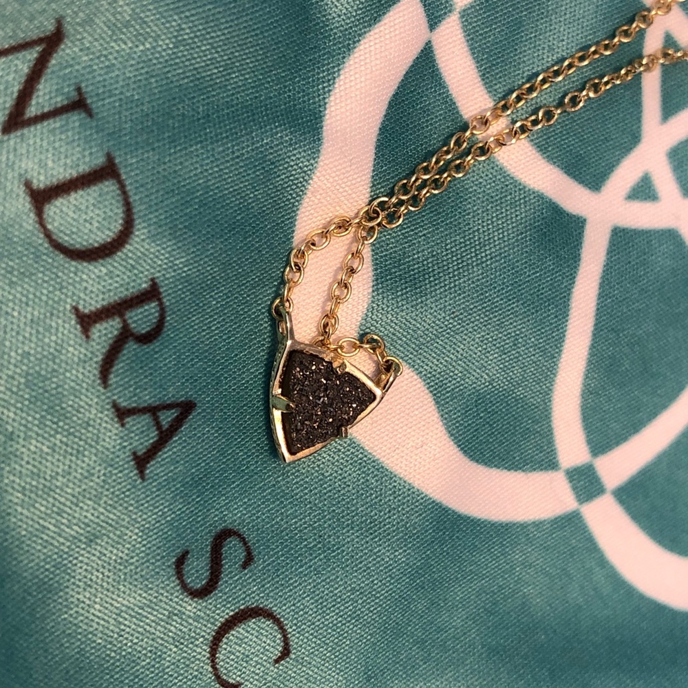 Kendra Scott necklace